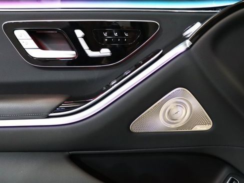 Used 2022 Mercedes-Benz S 500 4MATIC image 3