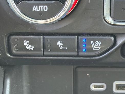 Used 2023 GMC Yukon XL AT4 w/ Technology Package AWD/4WD image 31
