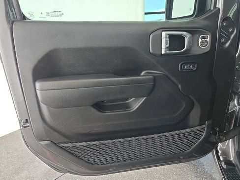 Used 2024 Jeep Gladiator Sport AWD/4WD image 27