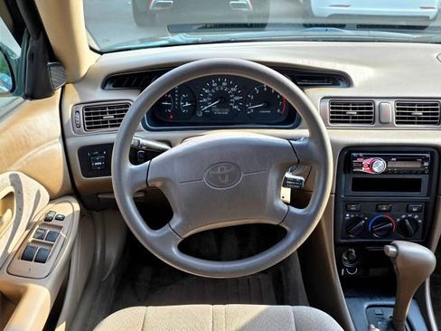 Used 2000 Toyota Camry LE FWD image 12