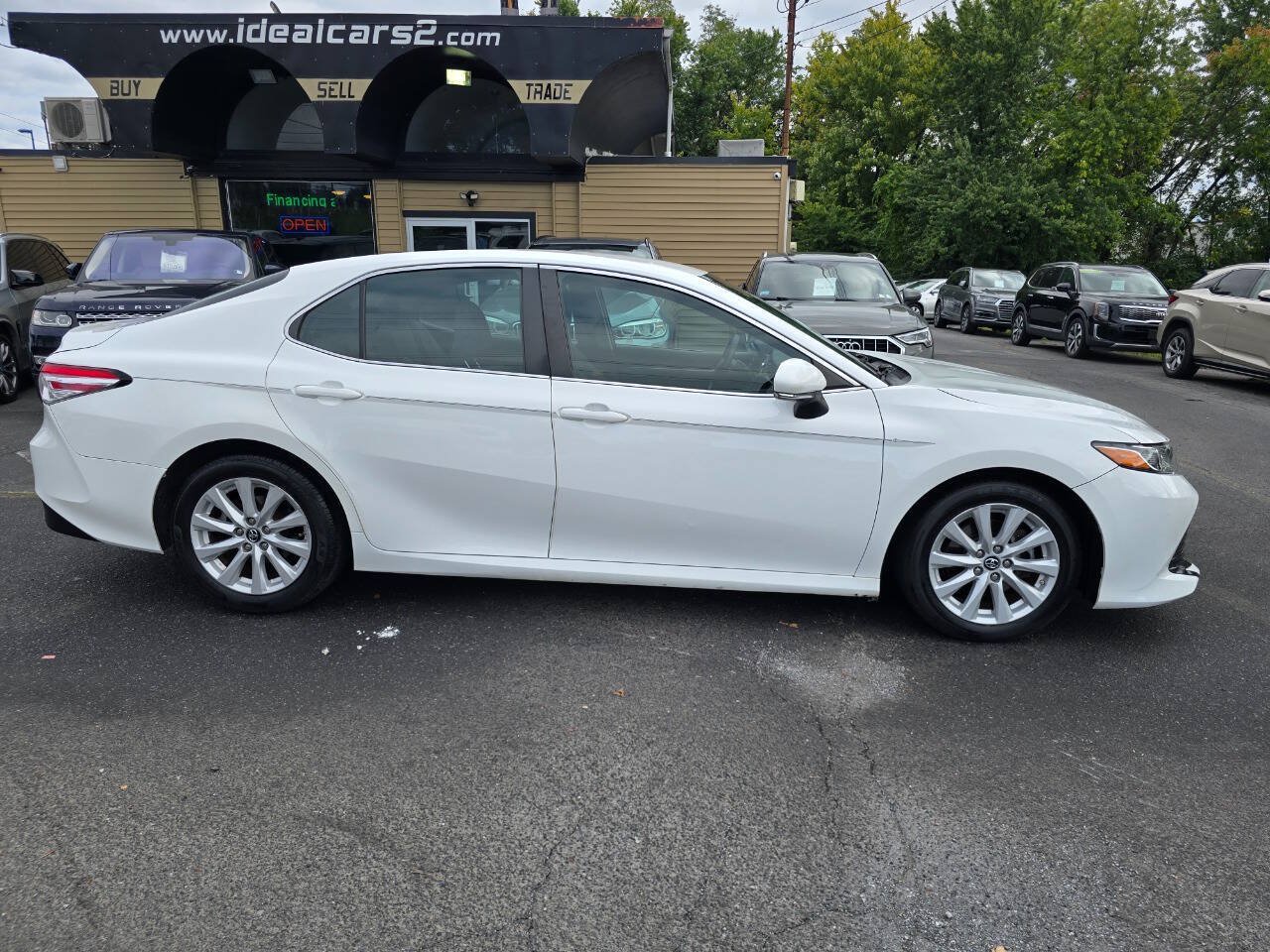 Used 2018 Toyota Camry LE w/ Convenience Package FWD image 2