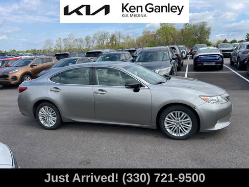 Used 2015 Lexus ES 350 w/ Luxury Package FWD image 4