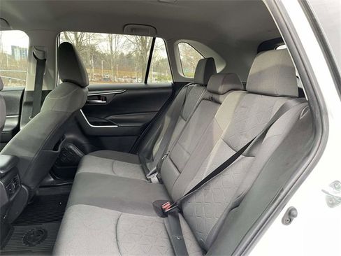 Used 2022 Toyota RAV4 XLE image 15