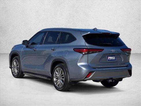 Used 2022 Toyota Highlander Platinum FWD image 6
