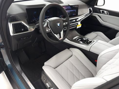Used 2026 BMW X5 xDrive40i w/ Parking Assistance Package AWD/4WD image 10
