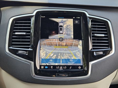 Used 2025 Volvo XC90 B6 Plus w/ Protection Package Premier image 25