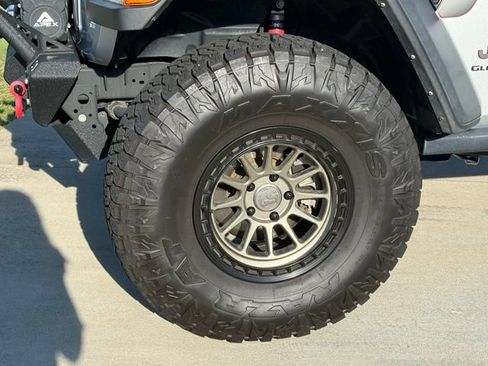 Used 2022 Jeep Gladiator Rubicon w/ LED Lighting Group AWD/4WD image 4