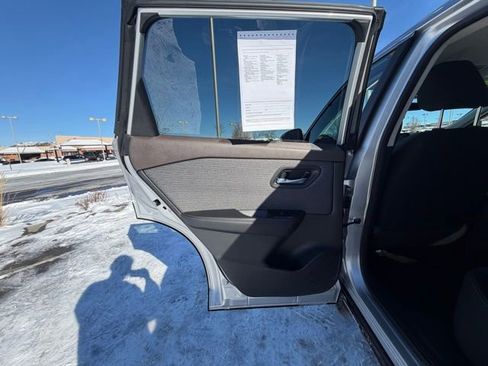 Used 2023 Nissan Rogue SV image 21