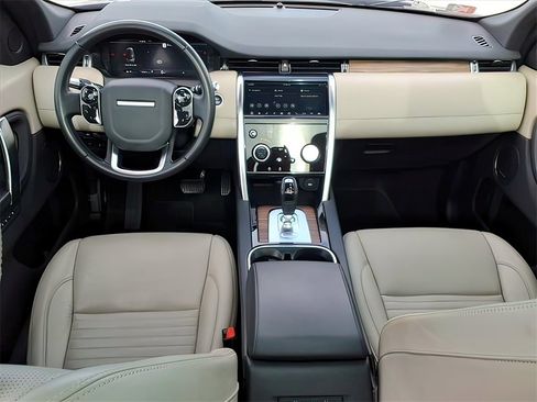 Used 2020 Land Rover Discovery Sport SE image 8