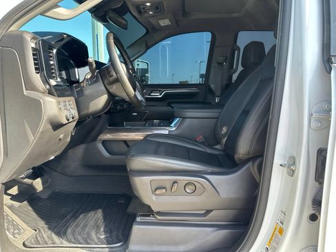 Used 2024 Chevrolet Silverado 2500 LTZ w/ LTZ Convenience Package AWD/4WD image 16