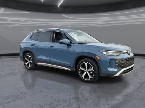 New 2026 Volkswagen Tiguan SE image 2