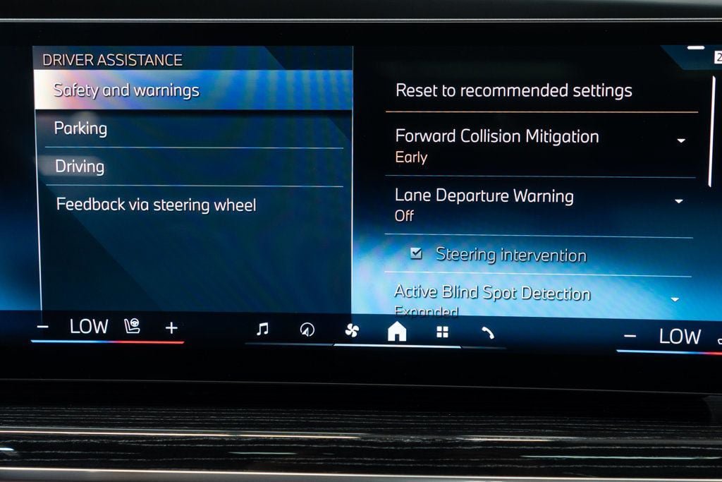 Used 2026 BMW 740i xDrive AWD/4WD image 33