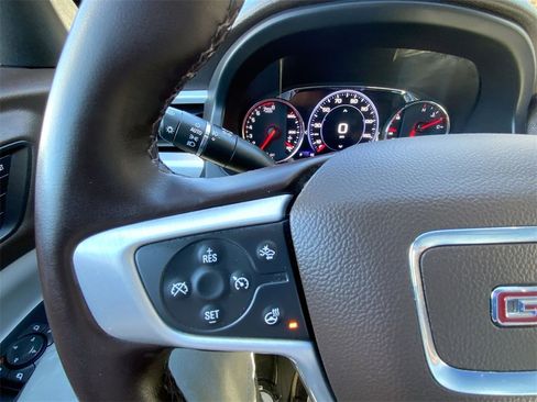 Used 2023 GMC Acadia SLT w/ Technology Package image 34