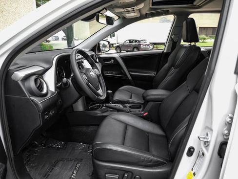 Used 2017 Toyota RAV4 Limited FWD image 3