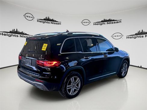 Used 2023 Mercedes-Benz GLB 250 4MATIC w/ Premium Package image 16