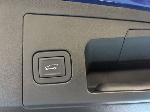 Used 2025 Cadillac XT5 Premium Luxury image 10