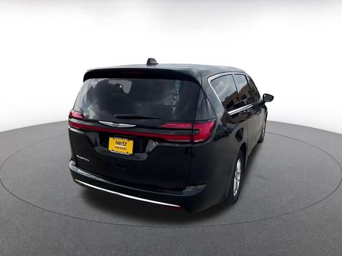 Used 2025 Chrysler Pacifica Select FWD image 14