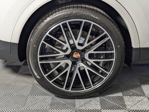 New 2026 Porsche Cayenne image 13
