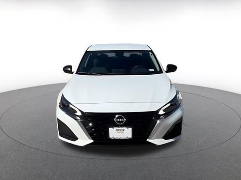 Used 2025 Nissan Altima 2.5 SV FWD image 3