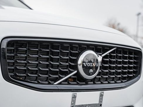 Used 2023 Volvo S60 B5 Plus w/ Climate Package image 10