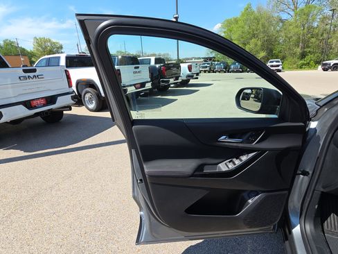 New 2026 Chevrolet Equinox RS w/ Convenience Package III FWD image 12