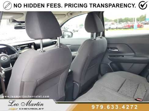 Used 2025 Nissan Kicks SV FWD image 9