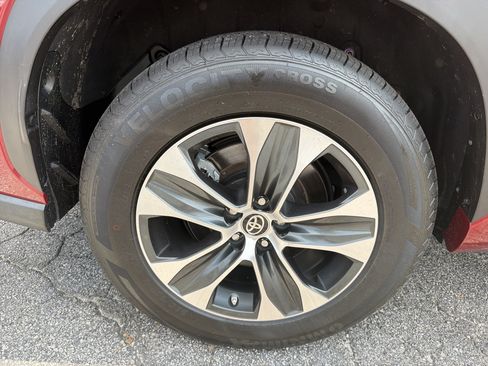 Used 2022 Toyota Highlander XLE FWD image 18