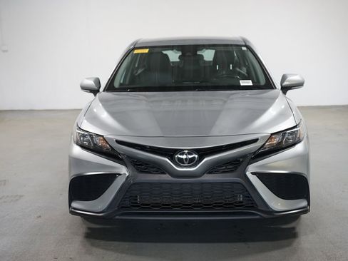 Used 2023 Toyota Camry SE FWD image 2