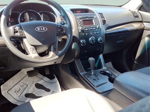 Used 2012 Kia Sorento LX w/ Convenience Pkg FWD image 4