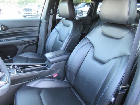 Certified 2026 Jeep Compass Limited AWD/4WD image 19