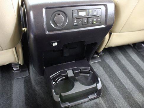 Used 2018 Toyota Sequoia Limited w/ Safety & Convenience Package image 39