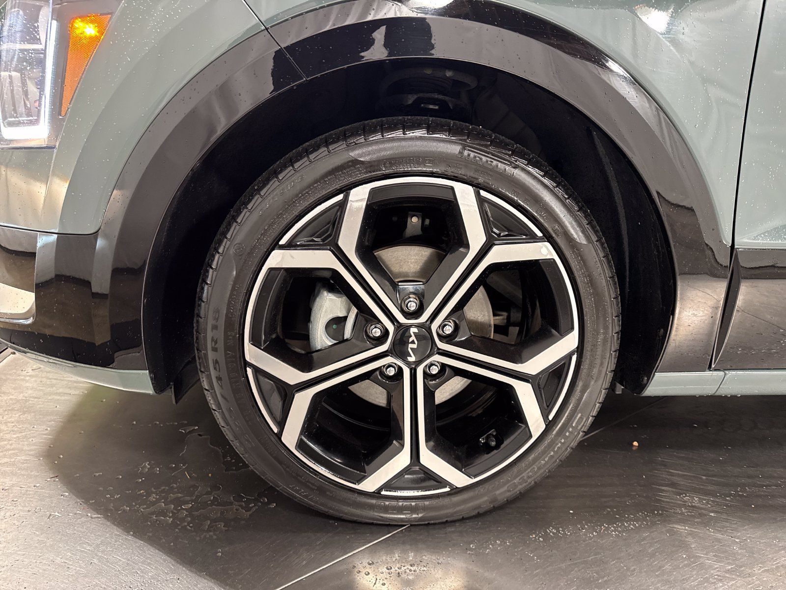 Used 2023 Kia Niro EX Touring FWD image 2