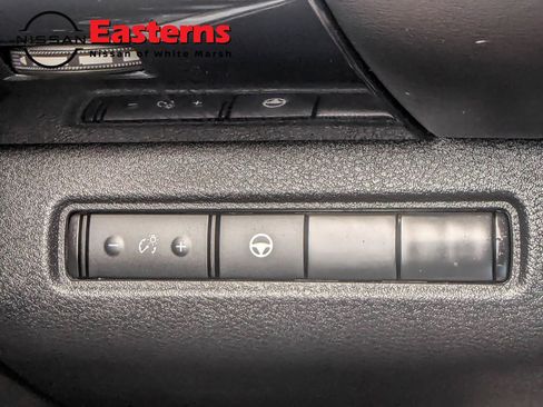 Used 2022 Nissan Pathfinder SV image 65