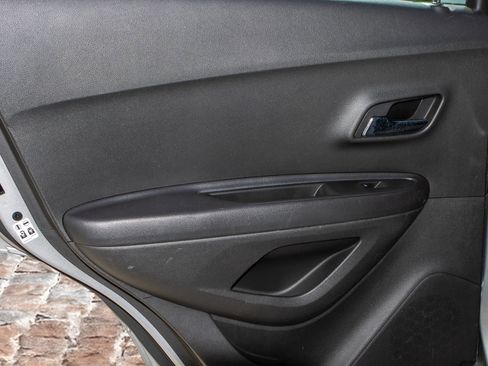 Used 2020 Chevrolet Trax LS image 11