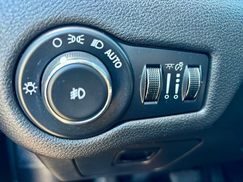 Used 2016 Jeep Cherokee Latitude w/ Cold Weather Group image 25