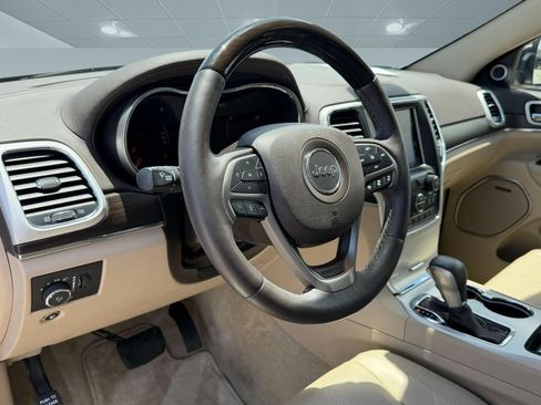 Used 2018 Jeep Grand Cherokee Overland RWD image 4