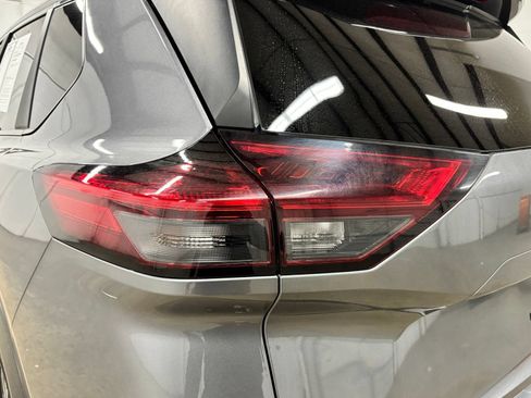 Used 2023 Nissan Rogue SV w/ SV Premium Package FWD image 7