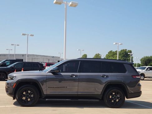 Used 2024 Jeep Grand Cherokee L Laredo RWD image 4