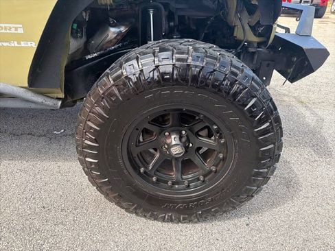 Used 2013 Jeep Wrangler Sport AWD/4WD image 27