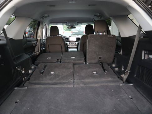 Used 2023 Ford Explorer XLT AWD/4WD image 40