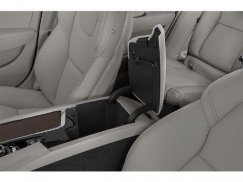 Used 2020 Volvo V90 T6 Cross Country image 14