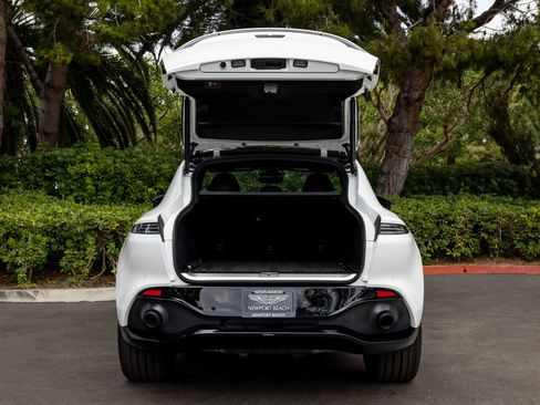 Used 2021 Aston Martin DBX AWD/4WD image 7