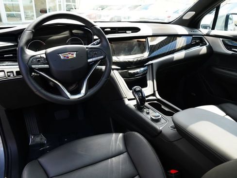 Used 2025 Cadillac XT6 Premium Luxury image 32