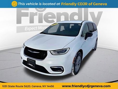 New 2026 Chrysler Pacifica Select AWD/4WD image 1