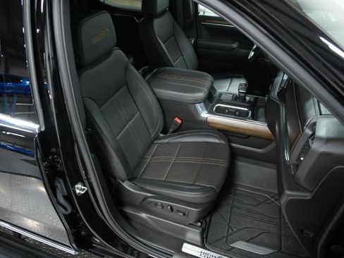 Used 2024 Chevrolet Silverado 1500 High Country w/ High Country Premium Package image 17