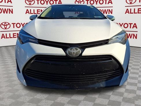 Used 2018 Toyota Corolla LE FWD image 2