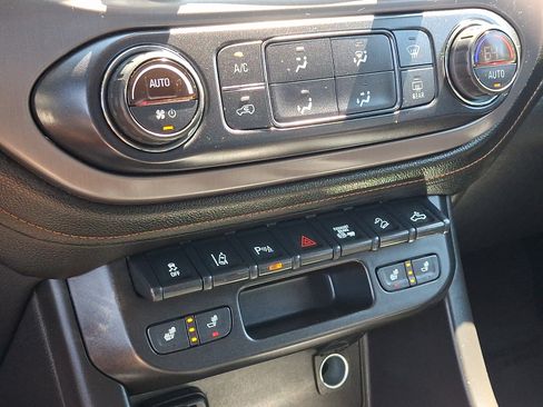 Used 2021 GMC Canyon AT4 w/ Driver Alert Package AWD/4WD image 16