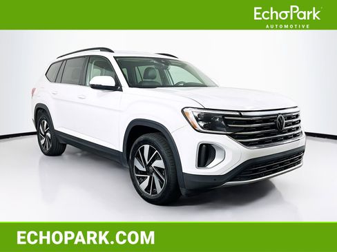 Used 2025 Volkswagen Atlas SE FWD image 1
