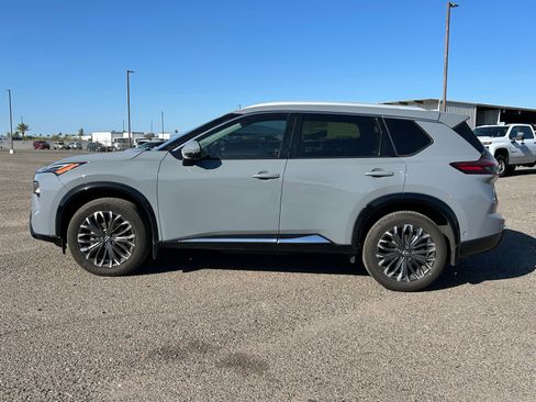 Used 2024 Nissan Rogue Platinum w/ Platinum Premium Package FWD image 9