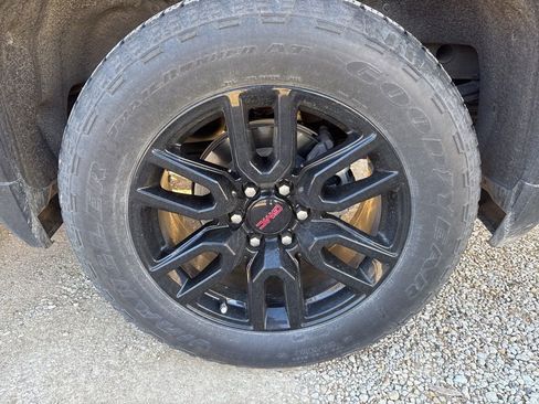 Used 2024 GMC Sierra 1500 Elevation image 9